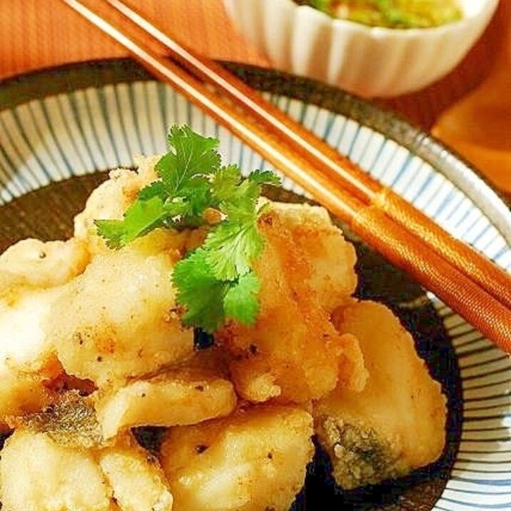 白身魚の唐揚げ エスニックソースがけ